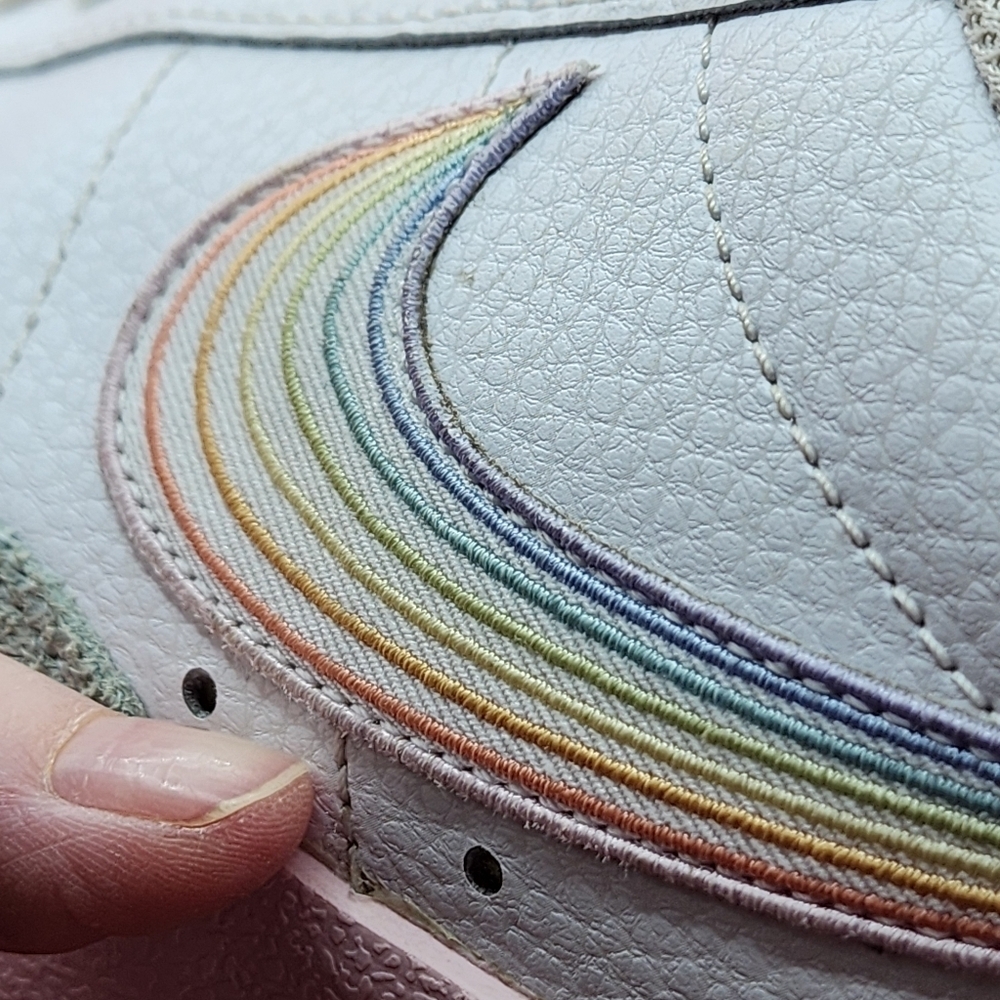 Nike Blazer Low '77 Men's 10.5 Sneakers White Pink Shoes DD3034-100 LGTBQ+
